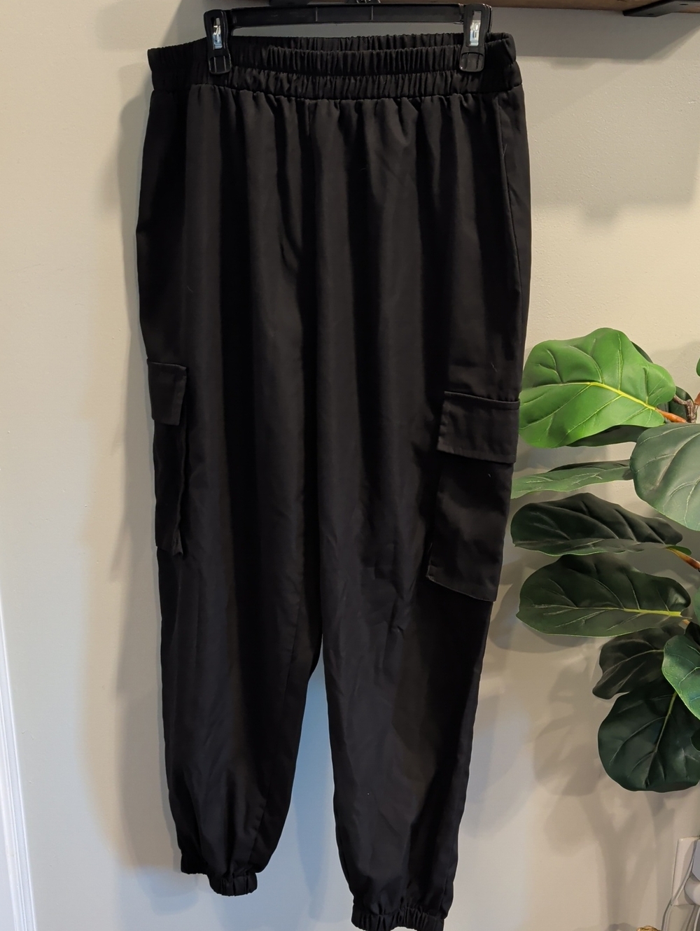 SHEIN Black Cargo Joggers with Elastic Waist & Cuffed Ankles